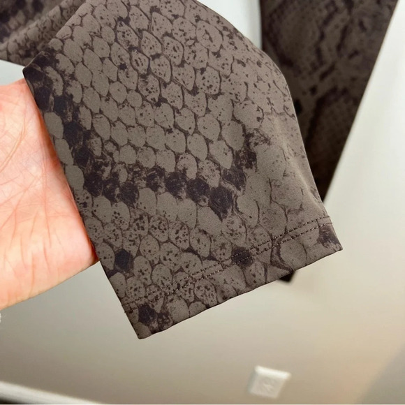 Varley Estrella 7/8 Length Leggings Size Small High Rise Snakeskin Brown Yoga - Picture 7 of 9